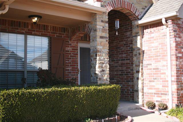 abuslon's tweet image. Open House today SUNDAY 3/4/18 at 2PM-4PM. 
Holding by Andrew Loker: 
Wonderful neighborhood and family oriented. 4 beds,  3 full baths,  3 car garage,  game room can be 5th beds. Very well maintained. Come see. 

tulsa.mlsmatrix.com/matrix/shared/…