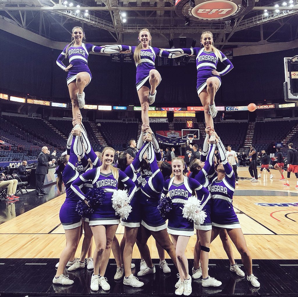 NiagaraU_Cheer's tweet photo. And that’s a wrap for MAACs 2018💜 proud of both  @NiagaraMBB &amp; @NiagaraWBB 🏀 thank you for an amazing season! https://t.co/aUTnEgH57T
