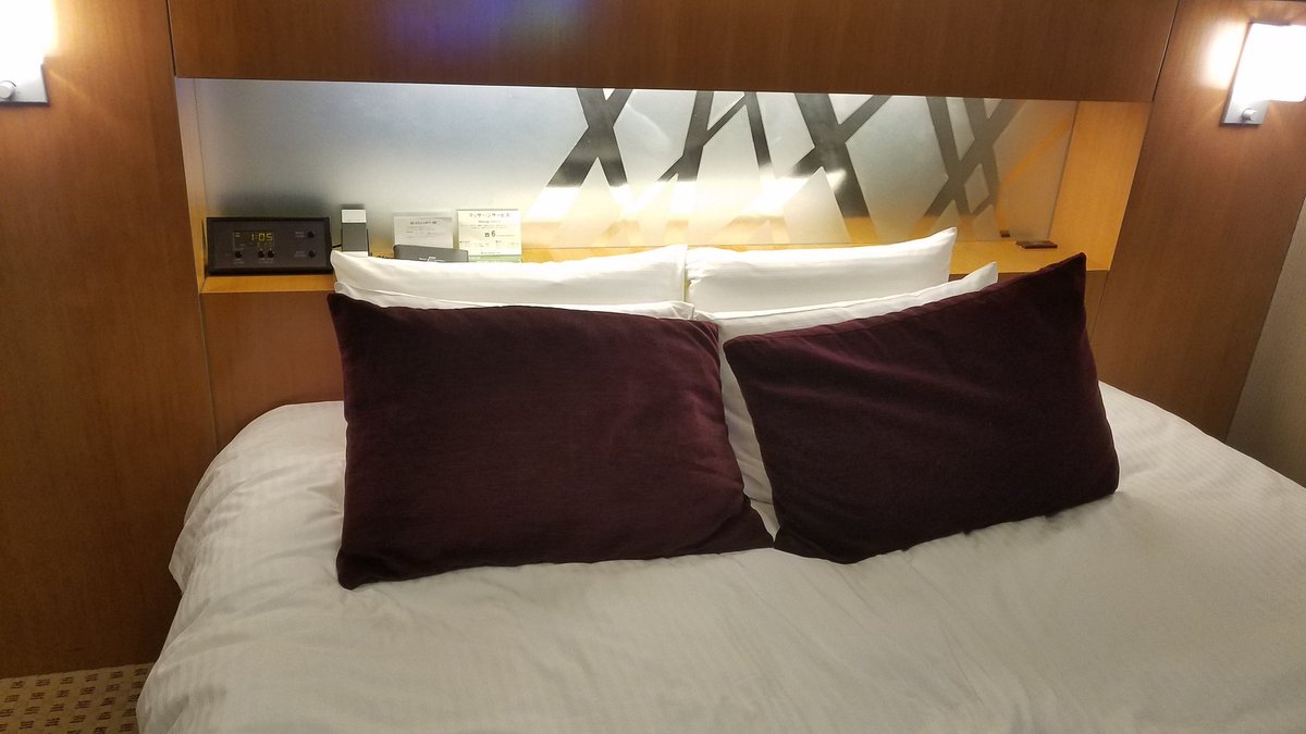 D J K O O A Twitteren ホテルあるある こんなに枕たくさん どう使うの ホテル 枕 Djkoo