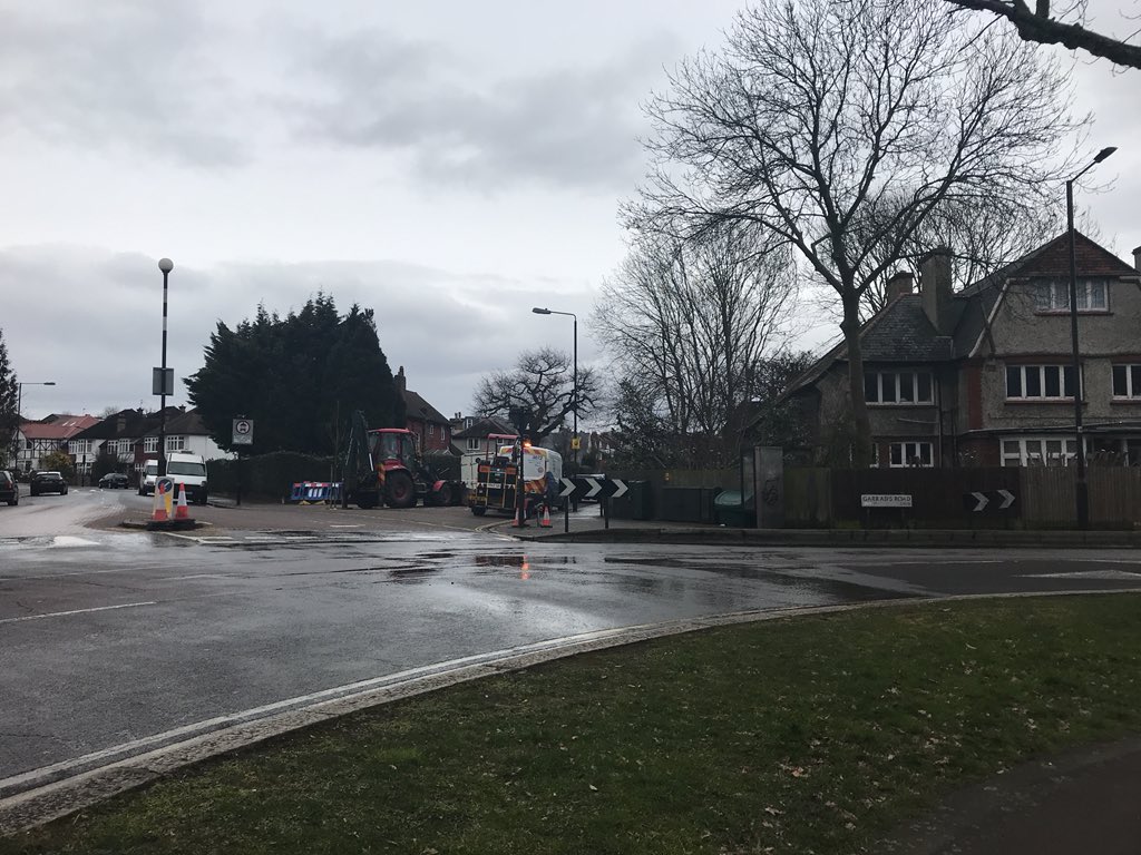 Bluemorpho30's tweet photo. Just went to talk to the Thames Water staff sitting in the van on corner of Garrads Rd &amp; they said no way water will be back on tonight.  #thameswater #SW16 #SW17 #nowater https://t.co/xPwJ1w6hdl