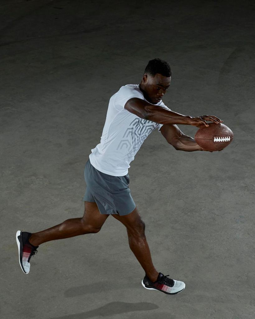 Reebok's tweet photo. Go deep or go home. 💪 RT if you don’t know any other way.

👟: Fast #Flexweave | https://t.co/NlrUSq15eK
#ReebokRunning #RunLight @BrandinCooks https://t.co/uMBF9mtBel