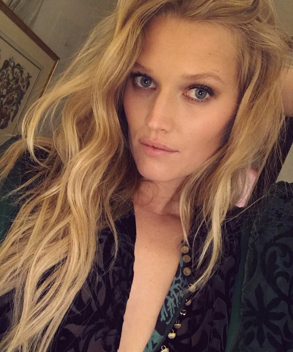 ToniGarrn tweet picture