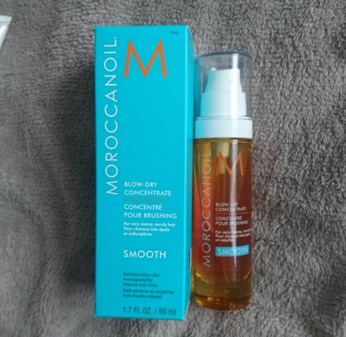 AnnaleeGardner1's tweet photo. The best product I've ever bought for my hair. Makes it so smooth and shiny and well worth the price for how long it will last💆 @Moroccanoil https://t.co/qV3028Hg8n