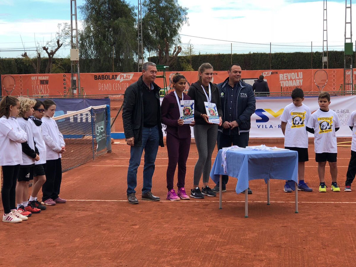 PanchoAcademy's tweet image. Lucía Marzal subcampeona del Junior de la Comunidad Valenciana. ¡Enhorabuena a Lucía Cortez por el torneo!

Por otro lado, Jizel Matos y Ekaterina Kholopenko también se proclaman subcampeonas de la Comunidad Valenciana.

¡Enhorabuena chicas y a seguir trabajando!