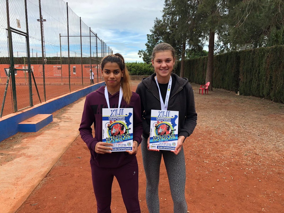 PanchoAcademy's tweet image. Lucía Marzal subcampeona del Junior de la Comunidad Valenciana. ¡Enhorabuena a Lucía Cortez por el torneo!

Por otro lado, Jizel Matos y Ekaterina Kholopenko también se proclaman subcampeonas de la Comunidad Valenciana.

¡Enhorabuena chicas y a seguir trabajando!