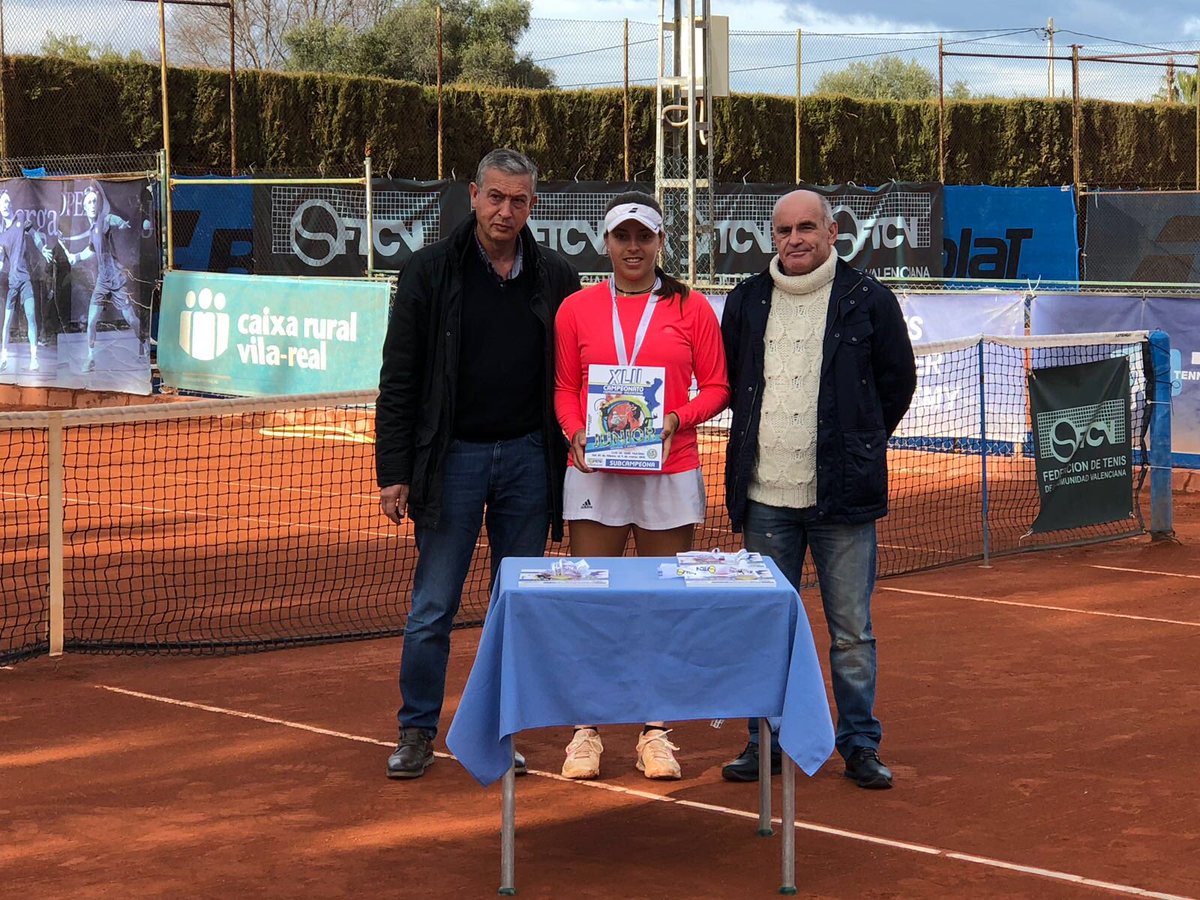 PanchoAcademy's tweet image. Lucía Marzal subcampeona del Junior de la Comunidad Valenciana. ¡Enhorabuena a Lucía Cortez por el torneo!

Por otro lado, Jizel Matos y Ekaterina Kholopenko también se proclaman subcampeonas de la Comunidad Valenciana.

¡Enhorabuena chicas y a seguir trabajando!