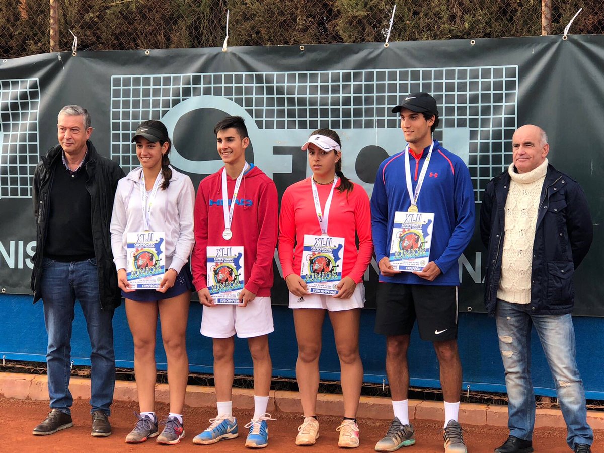 PanchoAcademy's tweet image. Lucía Marzal subcampeona del Junior de la Comunidad Valenciana. ¡Enhorabuena a Lucía Cortez por el torneo!

Por otro lado, Jizel Matos y Ekaterina Kholopenko también se proclaman subcampeonas de la Comunidad Valenciana.

¡Enhorabuena chicas y a seguir trabajando!