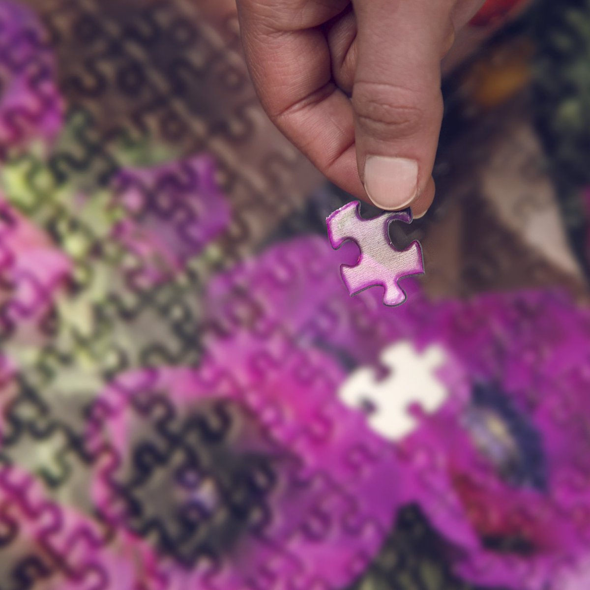 CardinalGames's tweet image. How do you feel adding that final puzzle piece? Satisfied? Sad it’s over? Share your emoji feeling below! 😄 😜 😲 #Puzzle #Classic #GameNight #FamilyFun #FunWithFriends