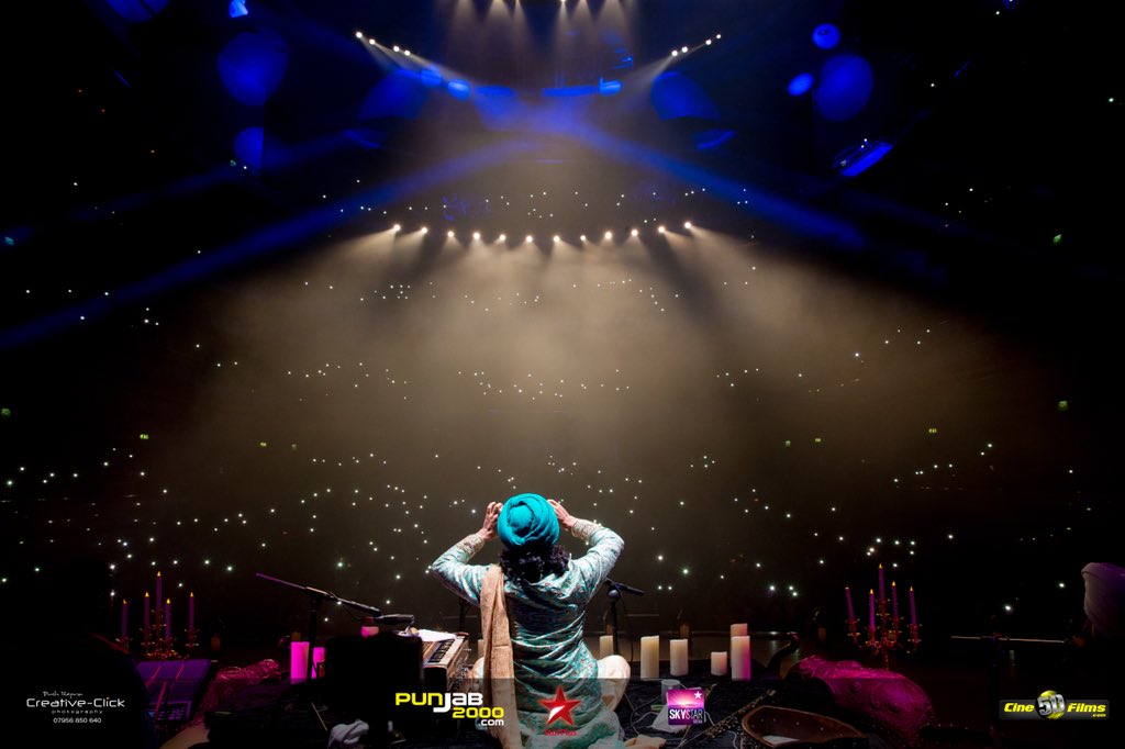 SufiSartaaj's tweet photo. Last Night #Birmingham was just #Phenomenal💓Thank u so much for this #Love Now on the way to #Leicester performing today 7:pm at #DeMontfortHall #SartaajLive🎼 #UKTour🇬🇧 @SkyStarMedia @STARTVUK @ThisIsSunrise @PardesiPhoto @Punjab2000music @diamondweds @PSS_london @BritAsiaTV https://t.co/4lAuVV917G