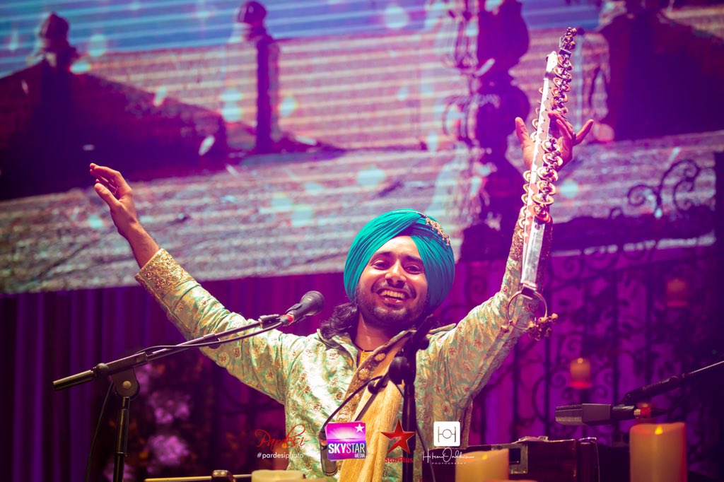SufiSartaaj's tweet photo. Last Night #Birmingham was just #Phenomenal💓Thank u so much for this #Love Now on the way to #Leicester performing today 7:pm at #DeMontfortHall #SartaajLive🎼 #UKTour🇬🇧 @SkyStarMedia @STARTVUK @ThisIsSunrise @PardesiPhoto @Punjab2000music @diamondweds @PSS_london @BritAsiaTV https://t.co/4lAuVV917G