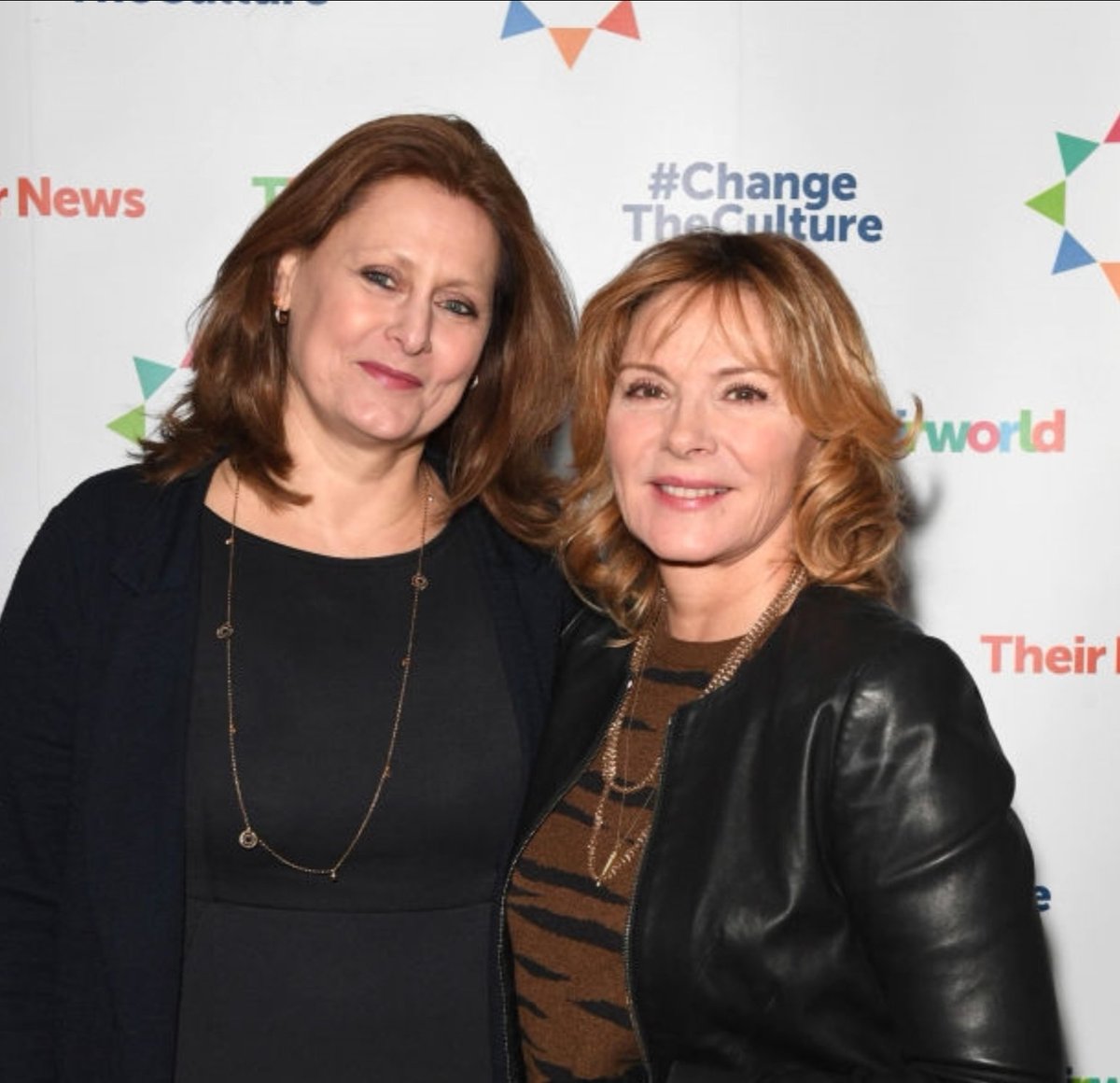 HelenLiveInHope's tweet photo. #LookingRadiant💫
Lovely photo of you Kim with #SaraBrown, President of #Theirworld, who said it was "an honour” to celebrate the bravery & dedication of all the women awarded for their individual efforts to #ChangeTheCulture 👏👏👏
#Gorge @KimCattrall ❤ your outfit & hair 😍😚 https://t.co/hWQuiunrmj