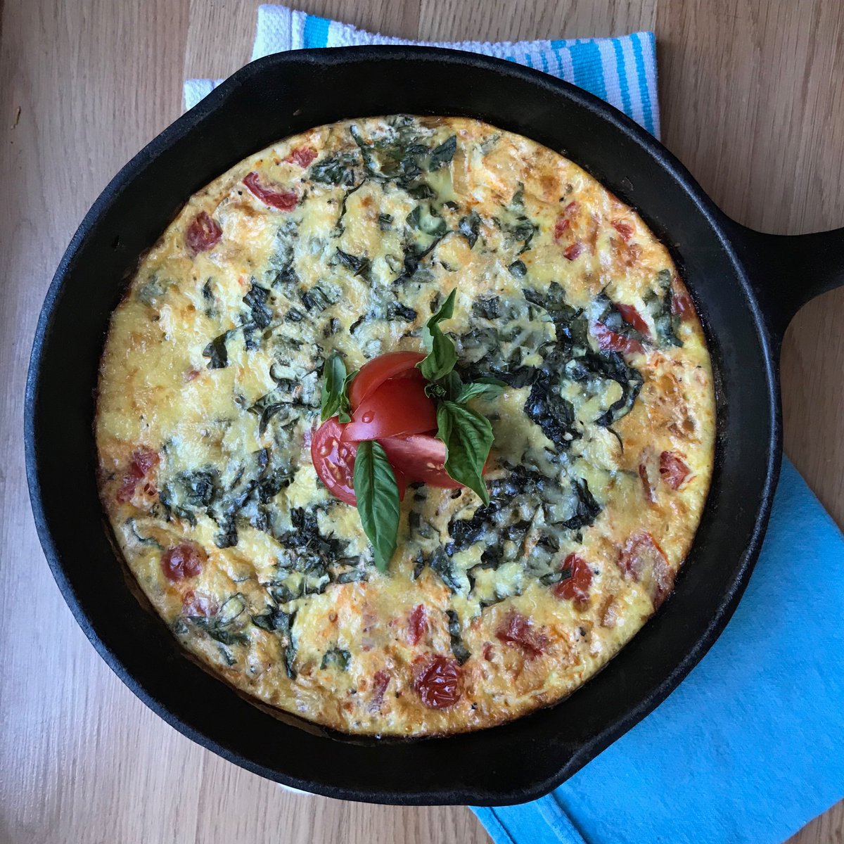 CarolHarrisonRD's tweet photo. Sunday brunch this weekend is a gorgeous pizza frittata made with #greenhouse #tomatoes. Look for product of Canada to be sure they are local. In stores starting March -April. #eggs @ONgreenhouseVeg #ad #ontag #loveontfood #AgRD https://t.co/poihWCWOwo