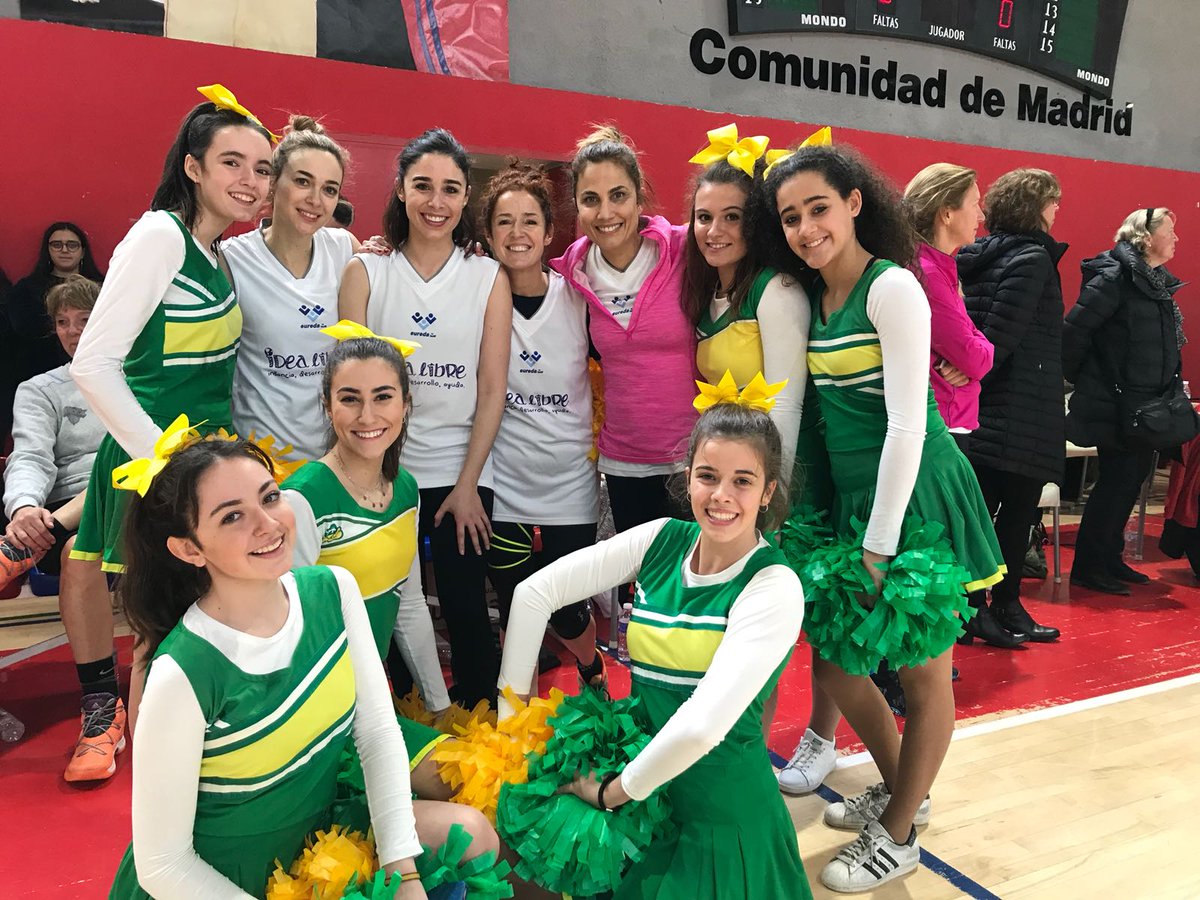 MirabalArtistic's tweet photo. Ambientazo ayer en el #partidosolidario gracias #lyonscheers @ColegioMirabal @somosidealibre @herreronuri @AbrilZamora11 @BlazquezSandra @Martahazas @AcostaToni @Aliciarub @malenaalterio @crist_suarez @veropjimenez https://t.co/eaZ8ltORx1
