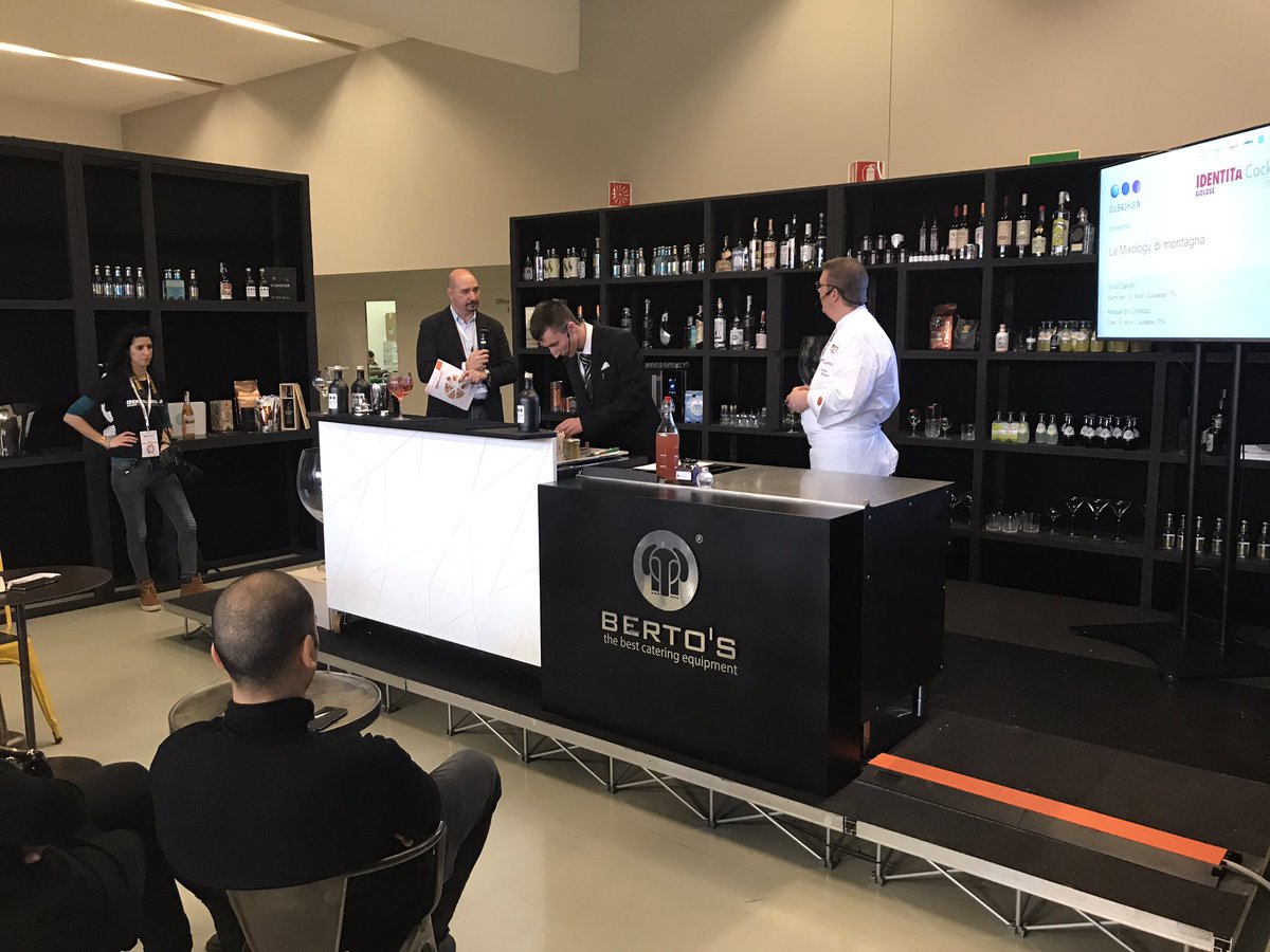 identitagolose's tweet photo. Continua Identità di Cocktail, sezione di #igmi18 dedicata alla mixology realizzata con @ConviviumLab. Oggi, tra gli altri, @AGilmozzi e Silvio Galvan hanno parlato di Gin di montagna con Gilbach Gin e @fabiophard e Antonio Bufi hanno parlato di Sake nell'alta cucina @ENTERsake https://t.co/DCW3ZWNHMw