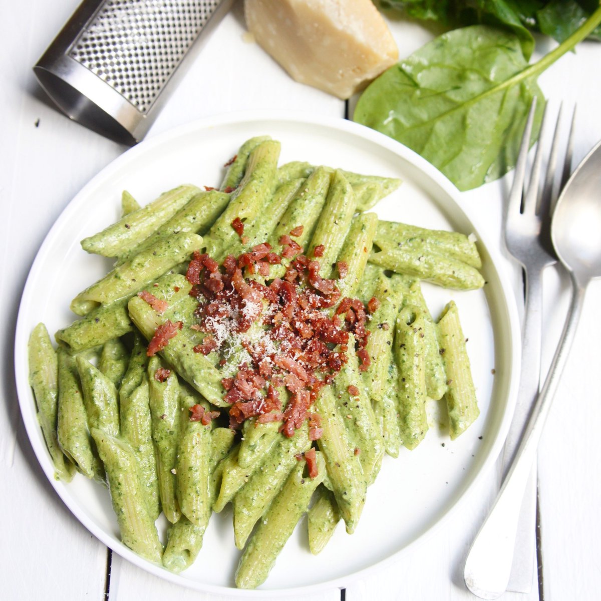 macuisineamoi's tweet photo. Quand le vert devient sa couleur culinaire préférée, le cuisinier prépare une p’tite sauce aux épinards pour ses pâtes du dimanche. https://t.co/3UtaU3mBC0 https://t.co/G12vFqDgMy