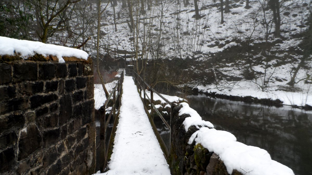 CrossDotMedia's tweet photo. Sunday Afternoon Walk in Peak District.
#springishere @metoffice @sykescottages #monsaltrail #uksnow #BeastFromTheEast #peakdistrict #sundaymotivation #photography #landscapephotography #UKWeather https://t.co/METIE1jpQT