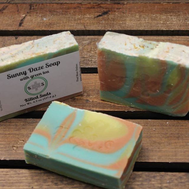 KiltedSuds's tweet photo. Soothing green tea brought to life with fresh lemongrass, key lime zests, verbena leaf, and white ginger then delicately warmed with notes of vanilla bean and golden amber. .
.
. #veganbeauty #plantbased #soap #shopsmall #etsy #soapmaking #vegansofig #essentialoils #handcra… https://t.co/1PpX2ixp3Z