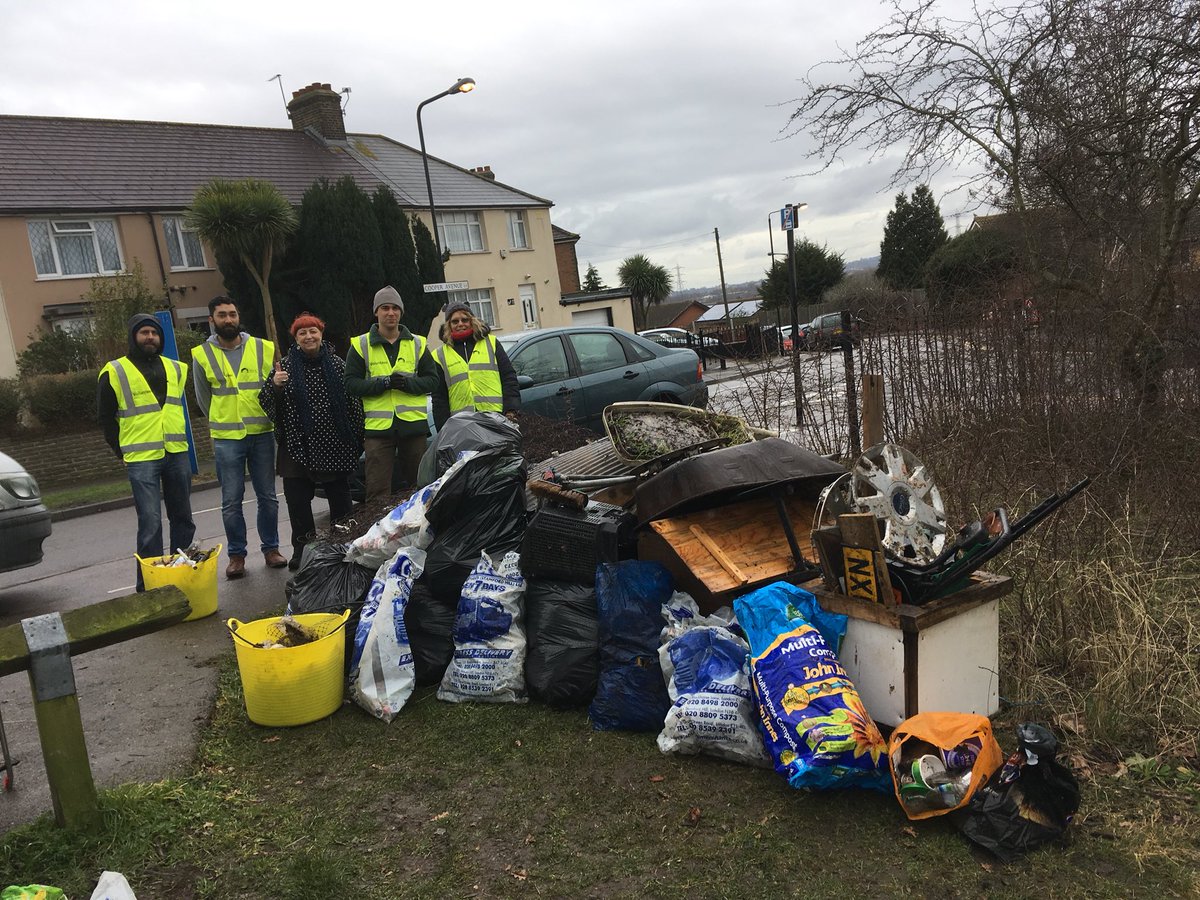 StonebridgeLock's tweet photo. #HighamHillWard @wfcouncil resident enviro champs pulled 57bags of rubbish & flytipping from Cooper Ave, Banbury Rd green & verges to make safe corridors for #wildlife & to make their #local more 💚ly #mylocalculture #GBSpringClean #lovewhereyoulive @CllrCoghill #wfculture19 https://t.co/RHapPxQT2z