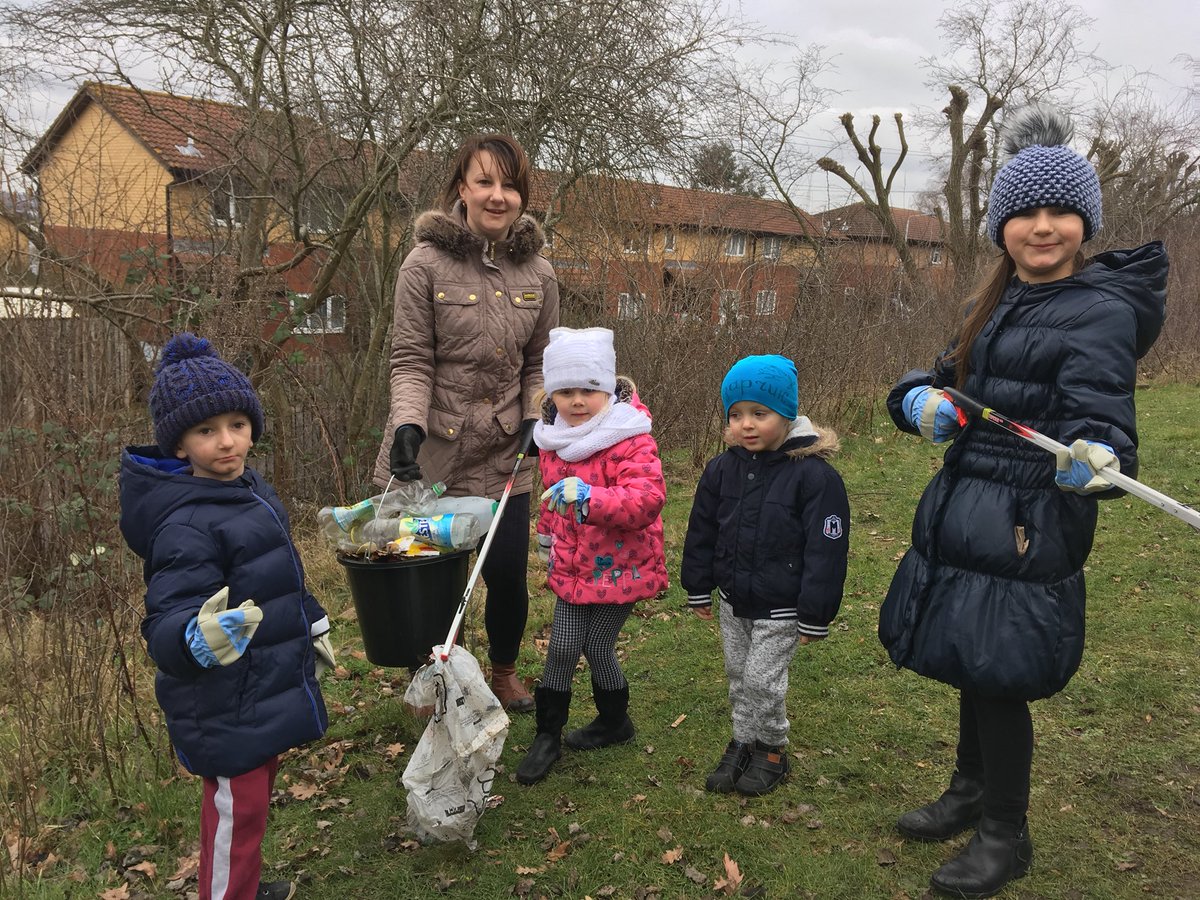 StonebridgeLock's tweet photo. #HighamHillWard @wfcouncil resident enviro champs pulled 57bags of rubbish & flytipping from Cooper Ave, Banbury Rd green & verges to make safe corridors for #wildlife & to make their #local more 💚ly #mylocalculture #GBSpringClean #lovewhereyoulive @CllrCoghill #wfculture19 https://t.co/RHapPxQT2z