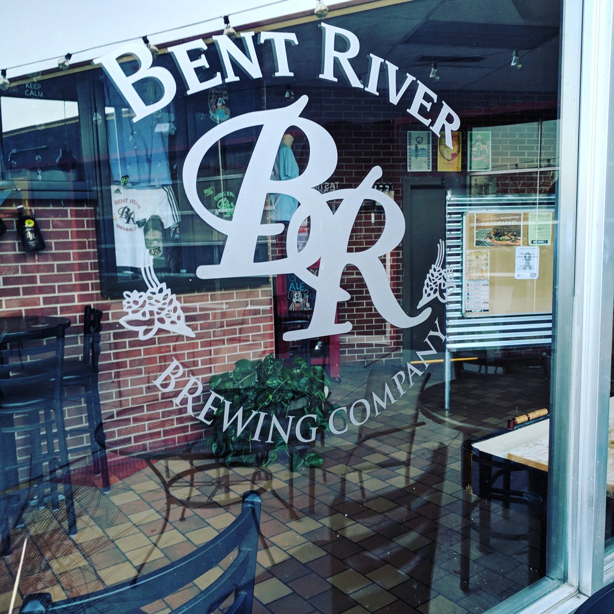 Bent_River_Brew's tweet photo. Sunday is the day of rest but it is also the day of beer. Stop at either bent location to do your Sunday right.#CraftBeer #bentriver #tagtheqc https://t.co/VbSsWfHb4G