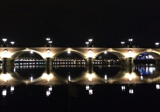 Croisiere_Bdx's tweet photo. Incroyable reflet du pont de pierre à la nuit noire
_____________________________________________
#Bordeaux #croisiere #travel #teammedoc #bordeauxmaritime #Bordeauxmaville #bdxlive #igersbordeaux #igersgironde #cruisebordeaux #croisierebordeaux #bordea… https://t.co/2It0EspzwS https://t.co/FXZMvKol8c