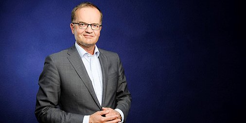 BusinessFinland's tweet photo. Uusia palveluja, tehokkaampia verkostoja – sytytetään yhdessä #kasvu ilmiliekkeihin! @psoini kertoo miten yrityksesi hyötyy yrityspalveluistamme. Lue blogi: https://t.co/vNOiB1OAmB #BusinessFinland https://t.co/CH3Xq7Emmq