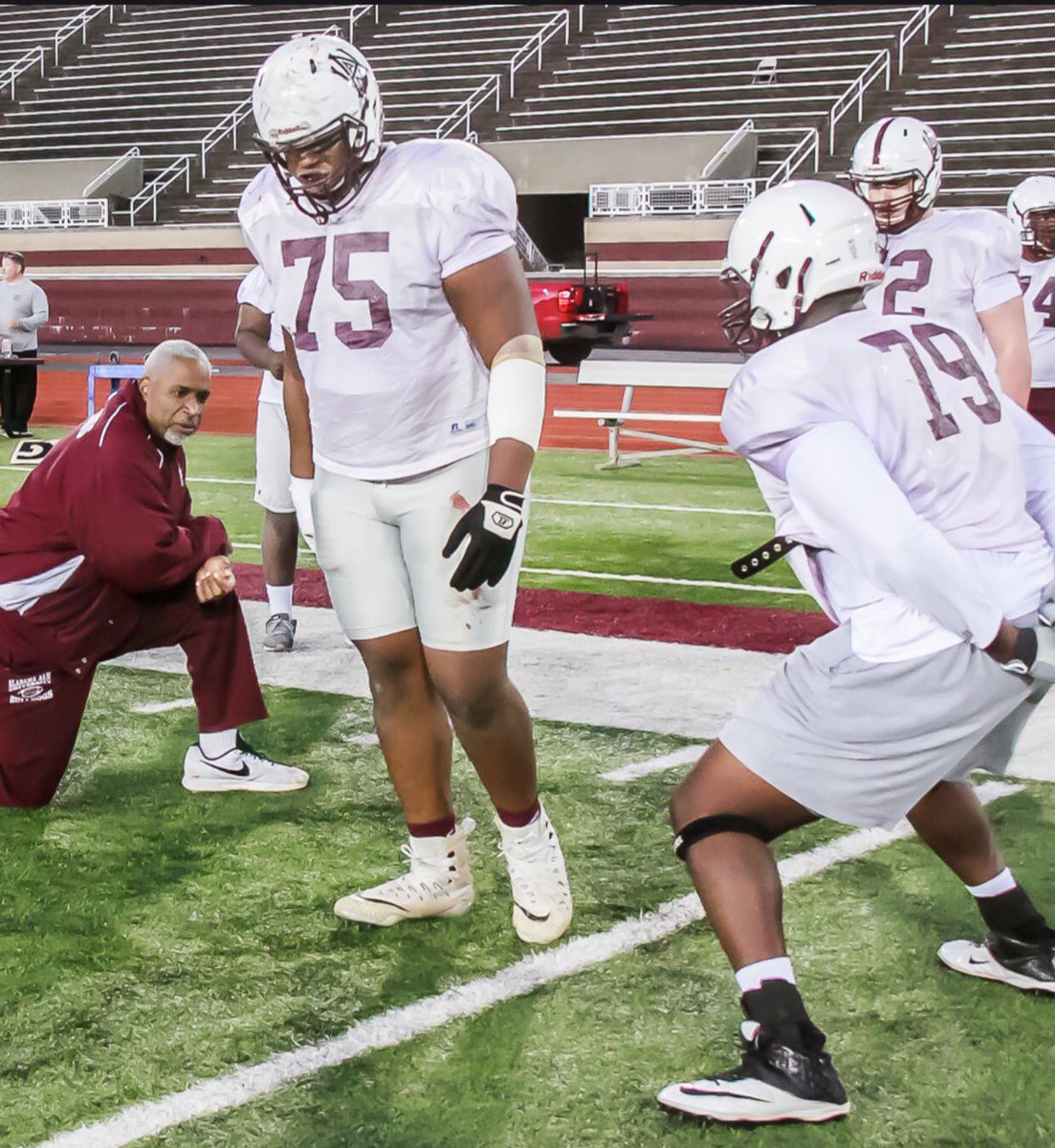 coachkwagner's tweet image. Laser focus is not just a skill for the players but coaches as well! Perfection is in the details! #perfection #passprotection #details #daily #oline #olinepride #olineman #offensiveline #offensivelinetechnique #technique #olineboss #americanfootball