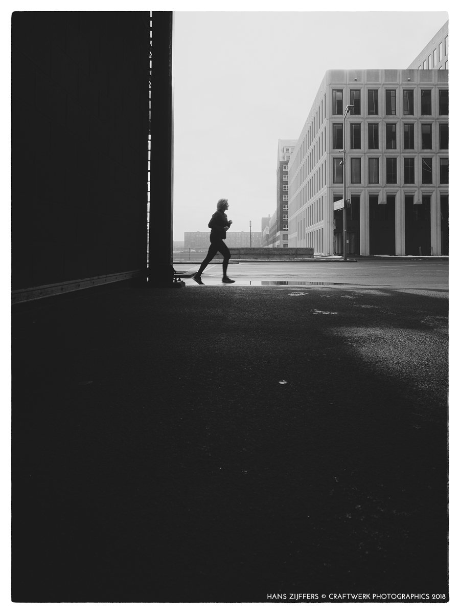 Craftwerkman's tweet photo. Fotorondje vanmorgen vroeg. #rotterdam #runners #joggen #maas #runningcrew010 #noordereiland https://t.co/4ChtSAYqZw