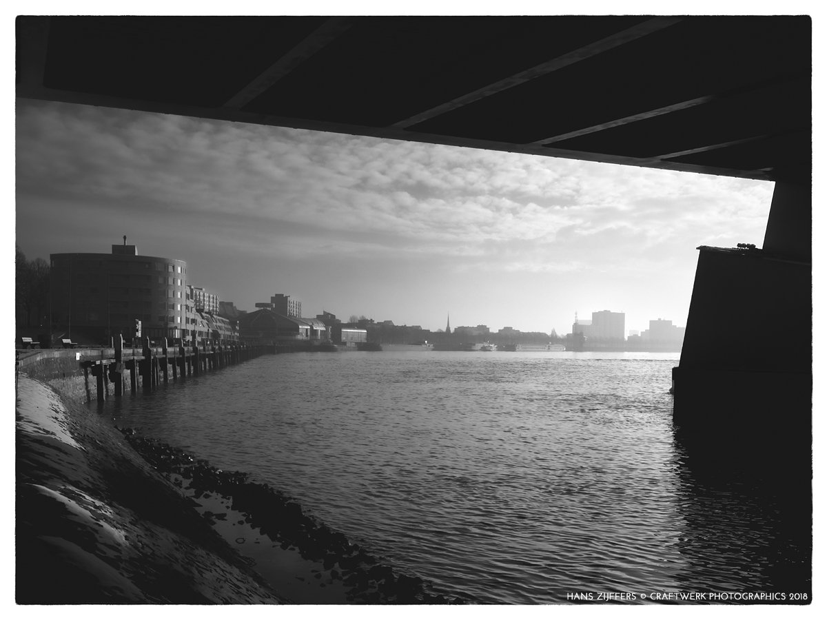 Craftwerkman's tweet photo. Fotorondje vanmorgen vroeg. #rotterdam #runners #joggen #maas #runningcrew010 #noordereiland https://t.co/4ChtSAYqZw