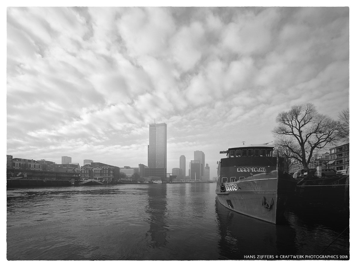 Craftwerkman's tweet photo. Fotorondje vanmorgen vroeg. #rotterdam #runners #joggen #maas #runningcrew010 #noordereiland https://t.co/4ChtSAYqZw