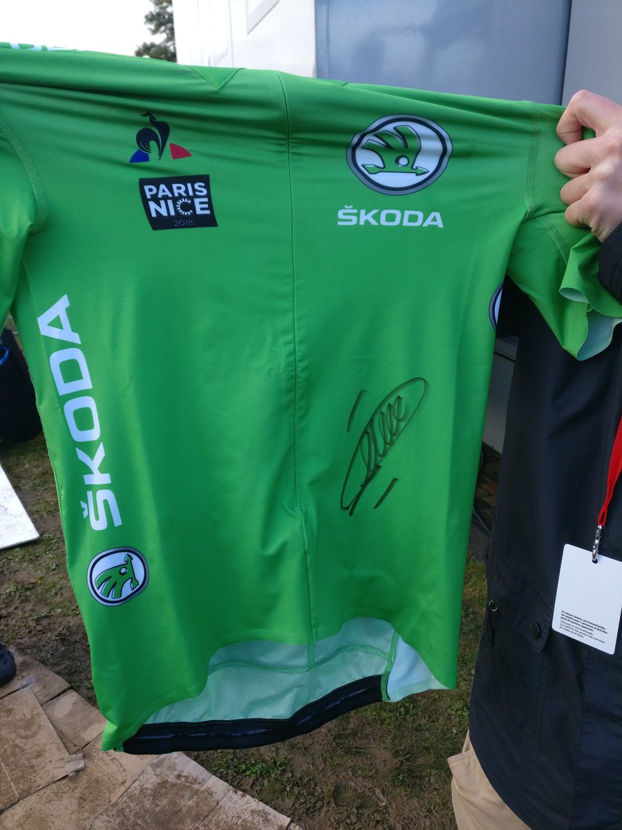 ParisNice's tweet photo. RT + follow @WeLoveCyclingFr to win the green jersey signed by today's winner Arnaud Démare 💚🚴‍♂️💨
#ParisNice https://t.co/YRcEo3vw79