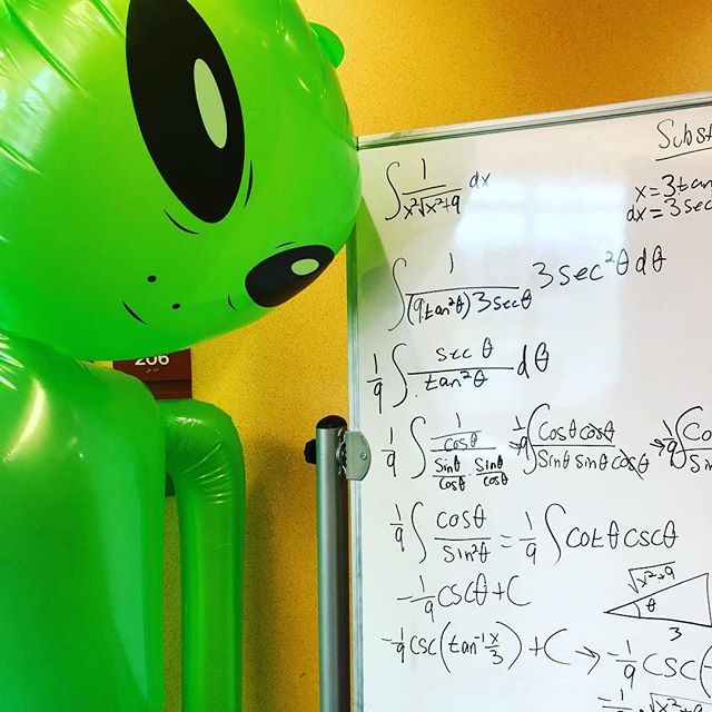 macphaidin_lib's tweet photo. #Libralien working on some math problems (over break!).
#funwithwhiteboards #stonehillcollege #Stonehill #StonehillLibrary #math https://t.co/bosHBJSudm