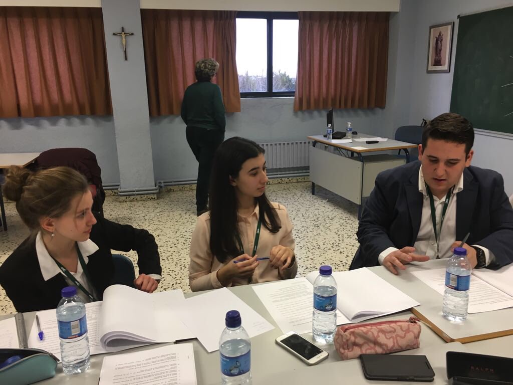 colegiocondes's tweet photo. XVIII Asamblea MEP León Seguimos trabajando!!!@aragonradio2 @MEP_Spain @innoeducacion @_usj_ #ColeCondes #MEP18 https://t.co/xZXM81ktWQ