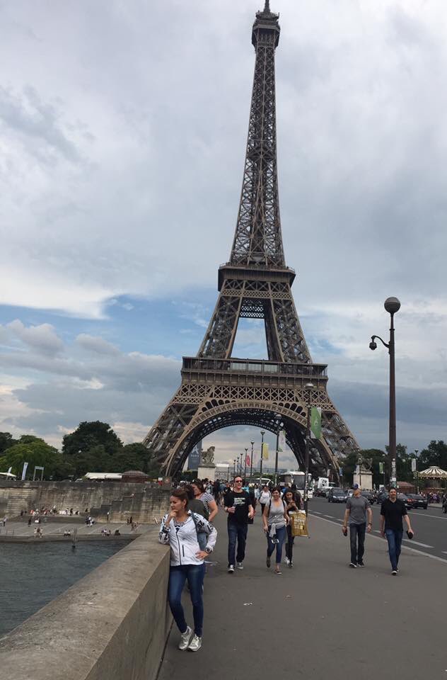 ZuneyR's tweet photo. #paris#deeplove https://t.co/CzNv6qIJ7v