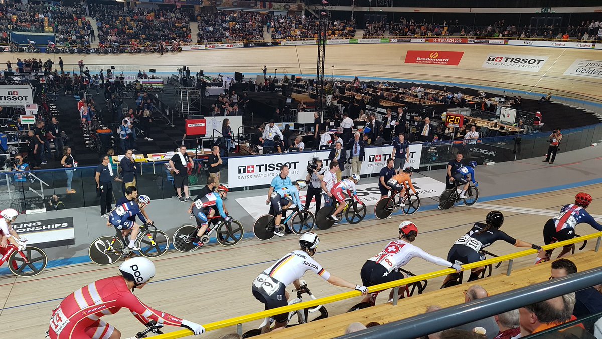 sefsweegers's tweet photo. Gister een prachtige avond bij WK Baanwielrennen in Apeldoorn. Wat een spanning op al die onderdelen! Super om bij te zijn. Aanrader. Heel gaaf! #libema https://t.co/7Bdl7og0Ht