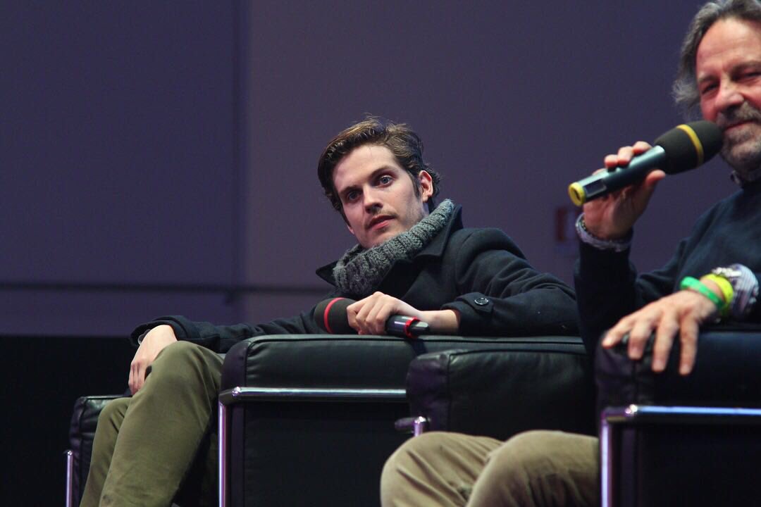 danielsharmanbr's tweet image. Daniel Sharman durante painel no terceiro e último dia da #GoodbyeCon hoje.