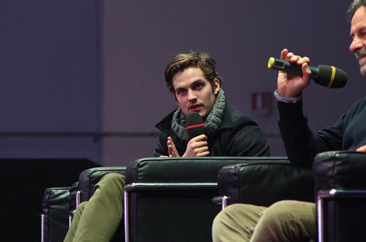 danielsharmanbr's tweet image. Daniel Sharman durante painel no terceiro e último dia da #GoodbyeCon hoje.