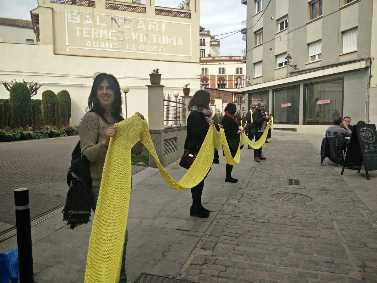 HelpusEurope's tweet photo. Llibertat presos polítics!! No parem i no pararem de teixir per la llibertat. A peaceful way of demonstration, we want the political prisoners back home https://t.co/vxYQdcGoPM