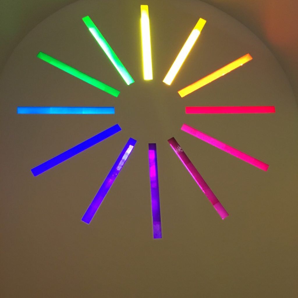 Fadhlaoui2's tweet photo. Association d'idées Lumière/matière #pois #couleurs #EllsworthKelly #TonyFeher, Sharadiant, 2000, mop and broom handles, rope, 11/ 4 x 97 inches in diam., #Photograph by #JasonMandella https://t.co/WT0qexgFWe