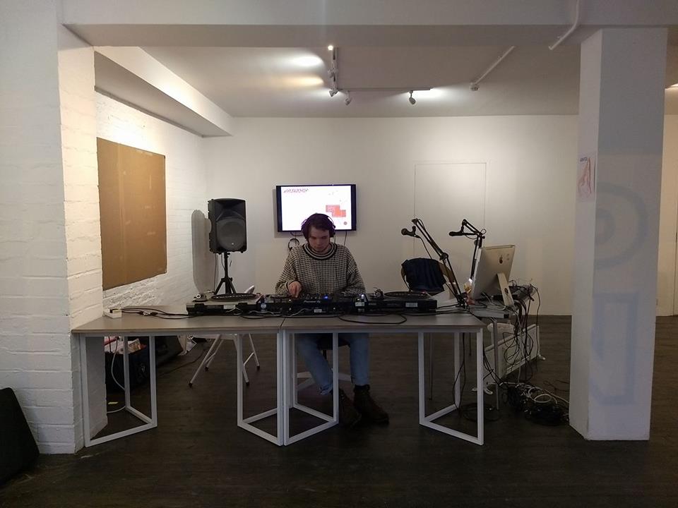 wagonart's tweet photo. LIVE NOW - Sloppy 42nds is on #2DAYRADIO until 6pm. Listen in here >>> https://t.co/drfz8Uzn1Z <<< @PeacockVisArts #wormopen #peacockassociates #peacockvisualarts https://t.co/MY5QnoLgBu