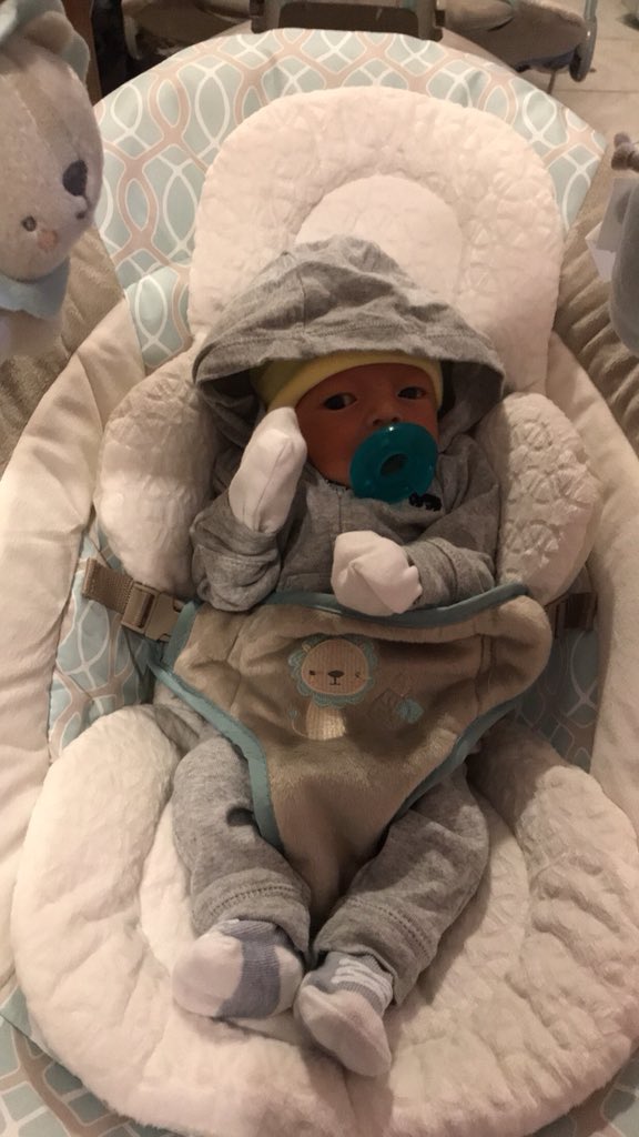 yuungcat's tweet photo. I’m obsessed with my baby boy 💙😩 https://t.co/EtCdli4iI8