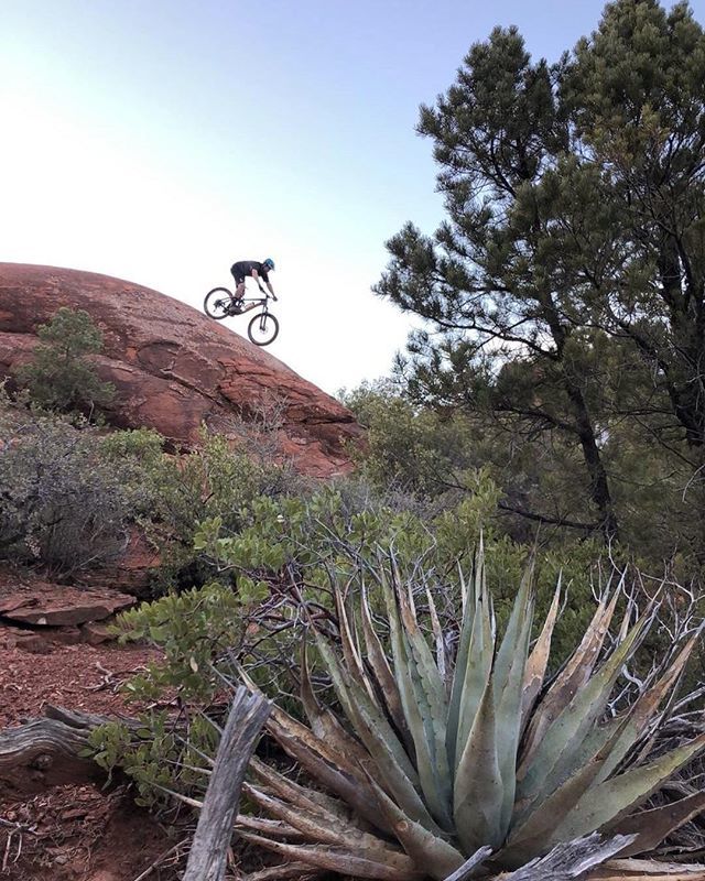 Sedona red rock #mtb #bikes #ellsworthbikes #ellsworthnation 🚵🏻‍♂️: <a href="/andre_pepin/">andre pepin</a> 📷: <a href="/learmiller/">lear miller</a>