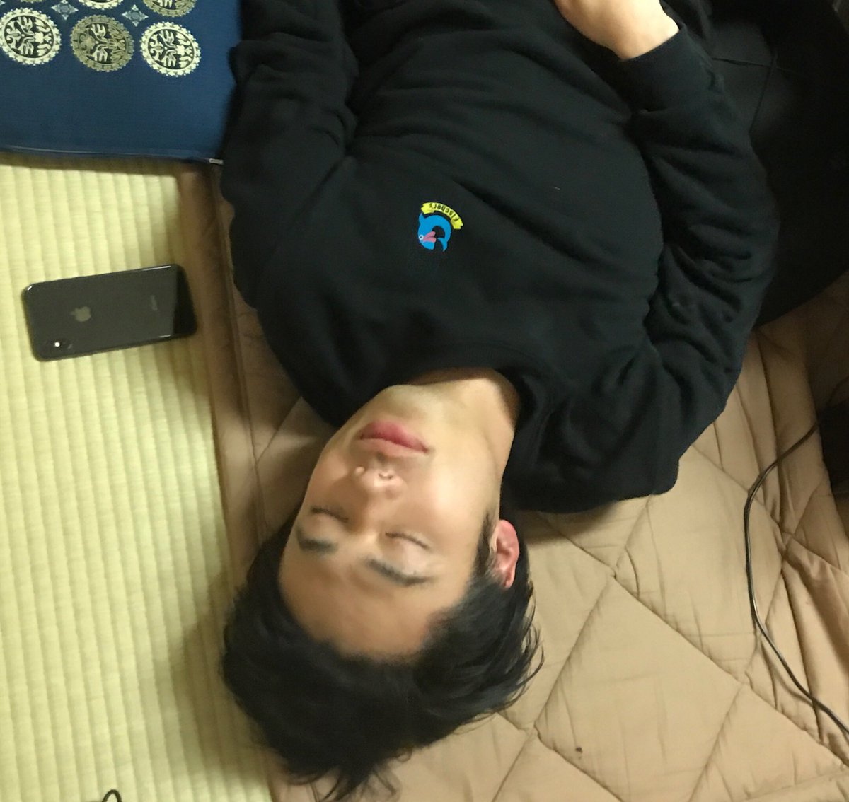 RytoSle2's tweet photo. 昼寝してる時の写真なんだけど
なんで笑ってんだろうな。 https://t.co/CvdE16Ehxb