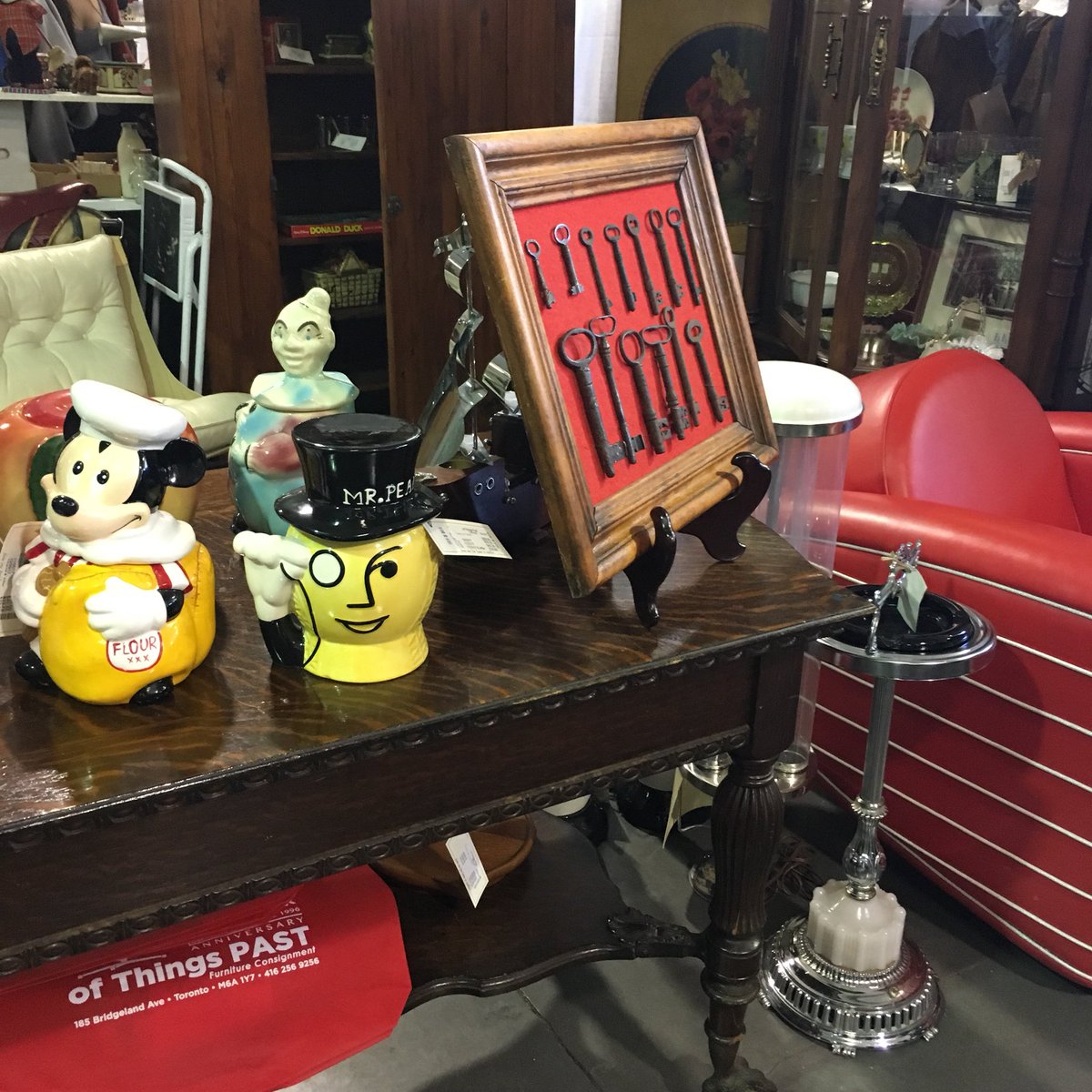 OfThingsPast's tweet photo. So much to see! Visit us Booth 223. Toronto Antique and Vintage Market. Today! #loveconsignment https://t.co/T8oHObYpsA