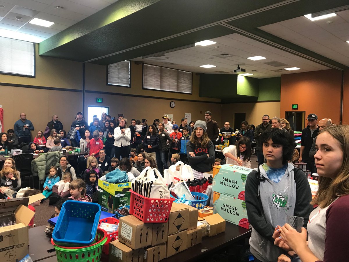 SVElementary's tweet photo. Day of Giving...community building and bridging! https://t.co/Tp6vmpBeHs