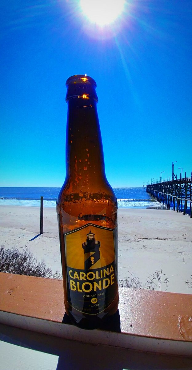 SPTtapandcellar's tweet photo. Living on an island is hard sometimes. @FoothillsBeer #flyingfishcafe #oakislandnc #coastalnc #ncbeer #craftbeerlife https://t.co/Jqnb4BlQ5L