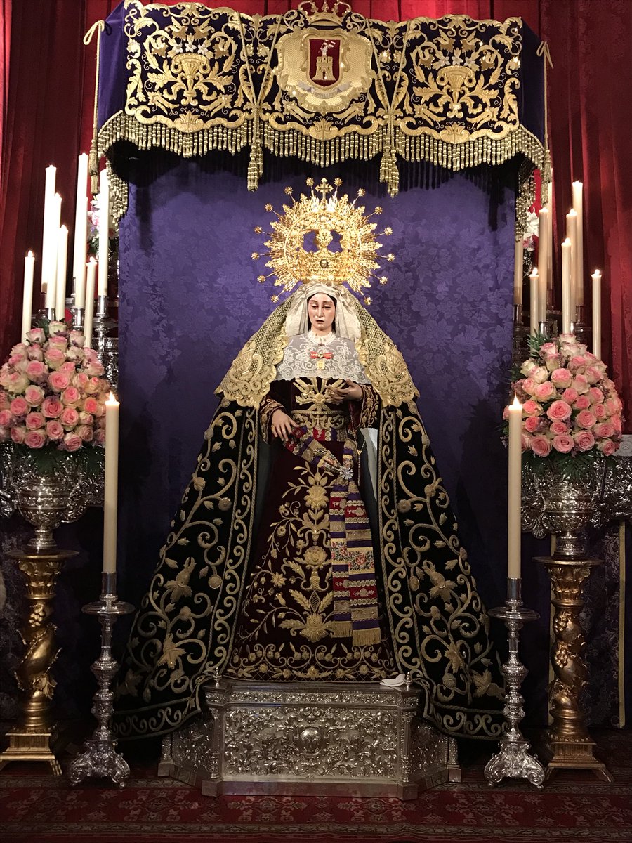 HdadDelConsuelo's tweet photo. Ya se encuentra Nuestra Señora del Consuelo en su devoto besamanos. https://t.co/9N35LQoUVV