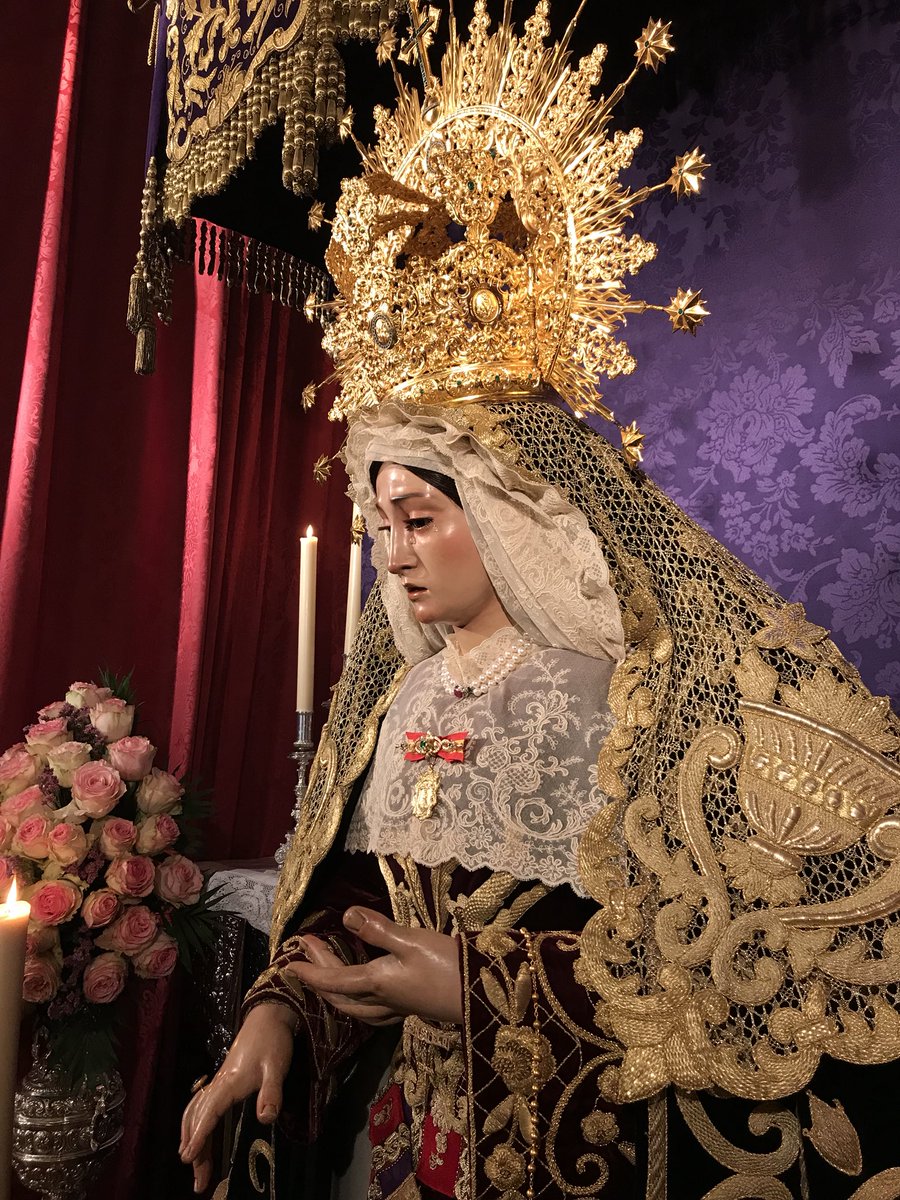 HdadDelConsuelo's tweet photo. Ya se encuentra Nuestra Señora del Consuelo en su devoto besamanos. https://t.co/9N35LQoUVV