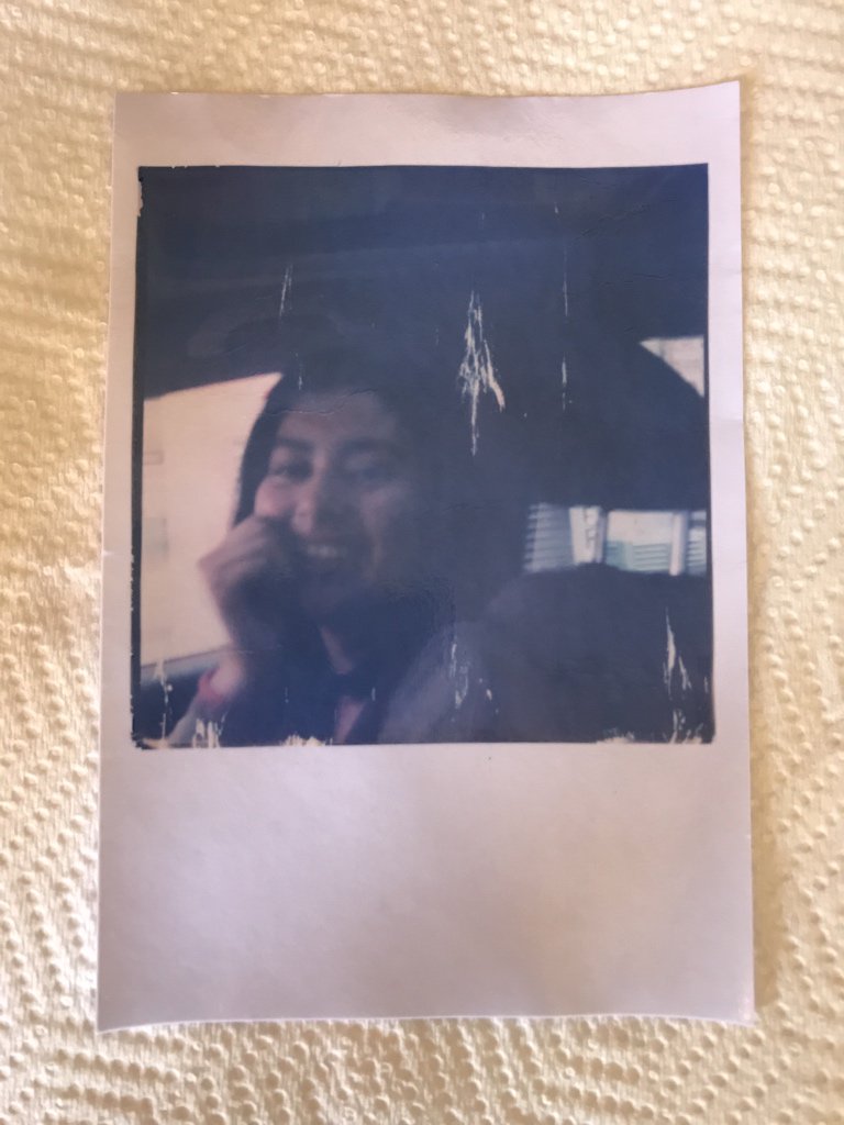 JApsd's tweet image. Una Polaroid + Papel Duro + Pinceles + Agua = #PolaroidLift
#TrustFilm