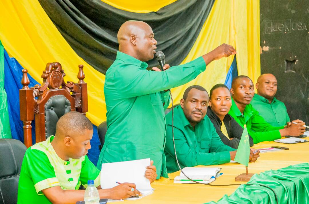 uvccm_tz's tweet photo. Naibu Katibu Mkuu wa @ccm_tanzania Tanzania Bara  Ndugu Rodrick Mpogolo  amejumuika na kuzungumza  na viongozi  katika mafunzo ya kuwajengea uwezo wa kiutendaji viongozi wa UVCCM toka kata zote za Mkoa wa Dar Es Saalam
#TukutaneKazini https://t.co/ZeGIoqtA5J